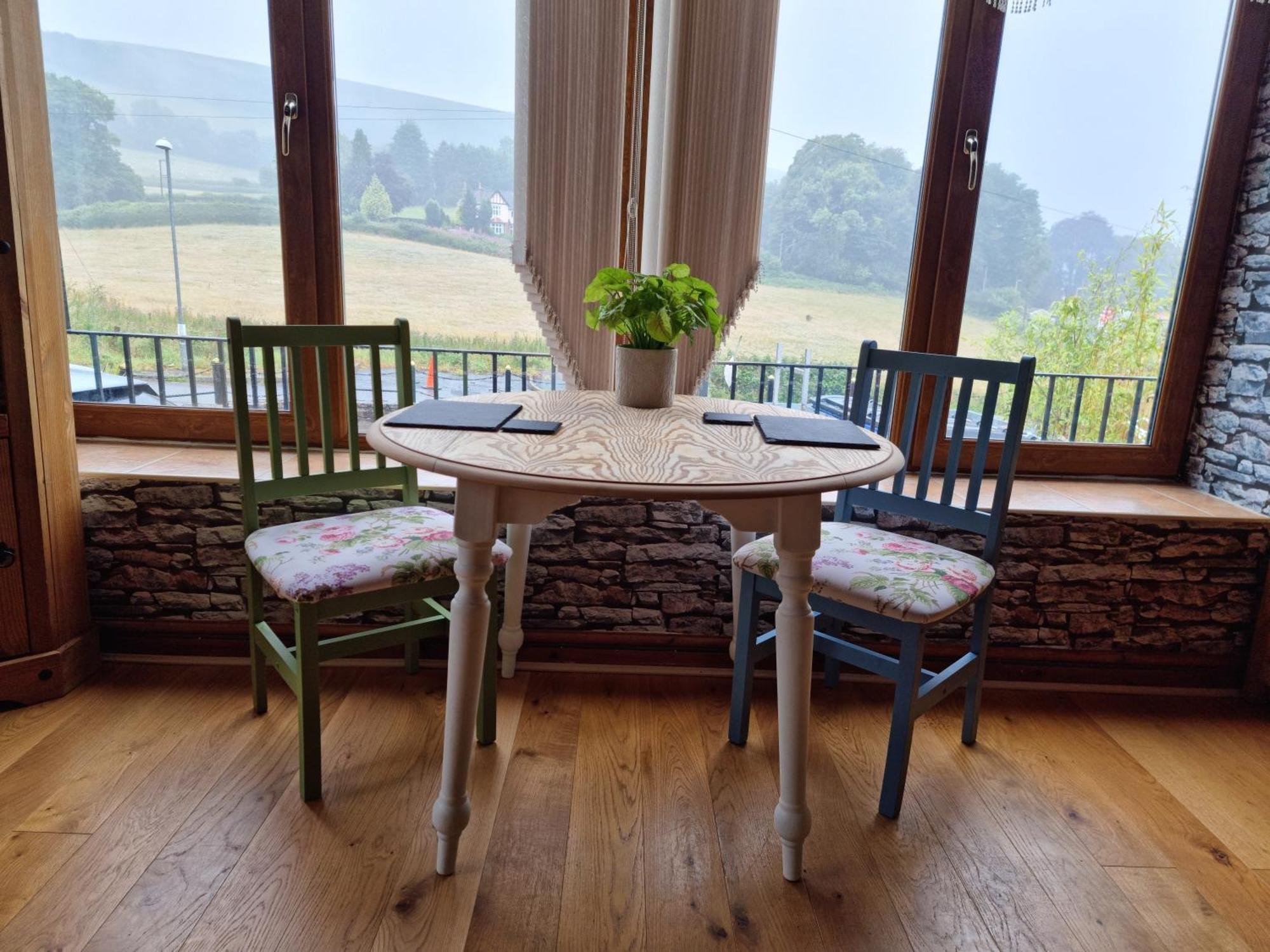 Castle Lodge - Brecon Beacons Accommodation Sennybridge Exterior foto